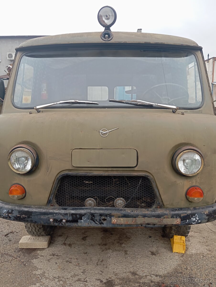 Už 452