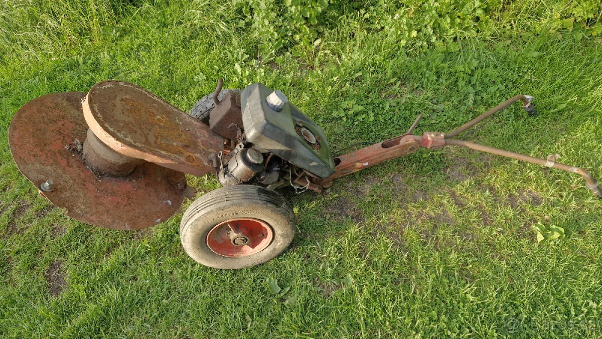 Rotační sekačka s motorem terra vari