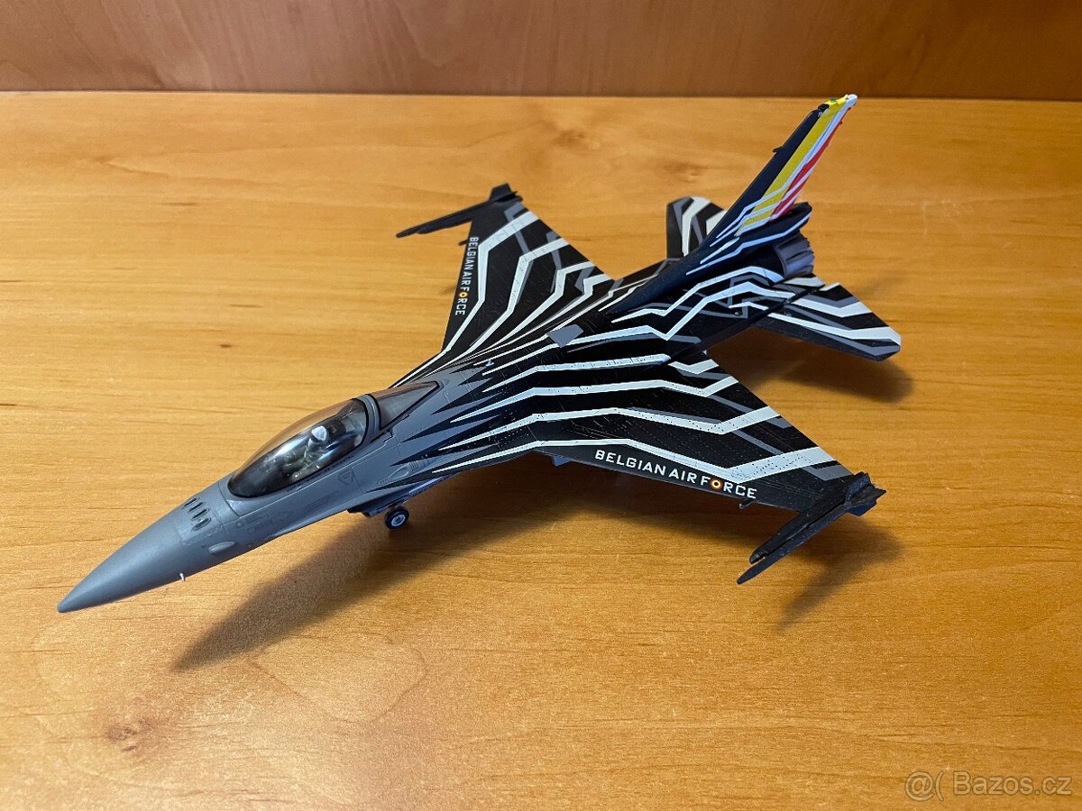 F-16 falcon - model letadla 1:72