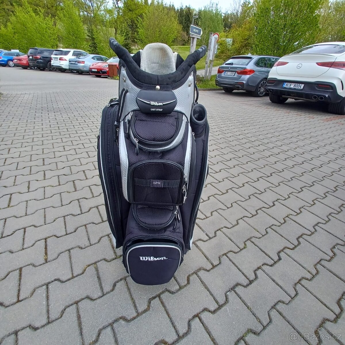 Prodám golfový bag s dámskými holemi pro praváka