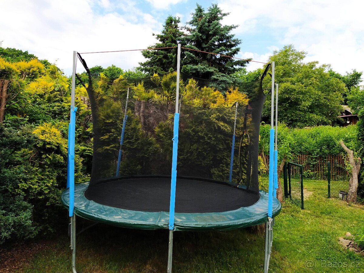 TRAMPOLÍNA