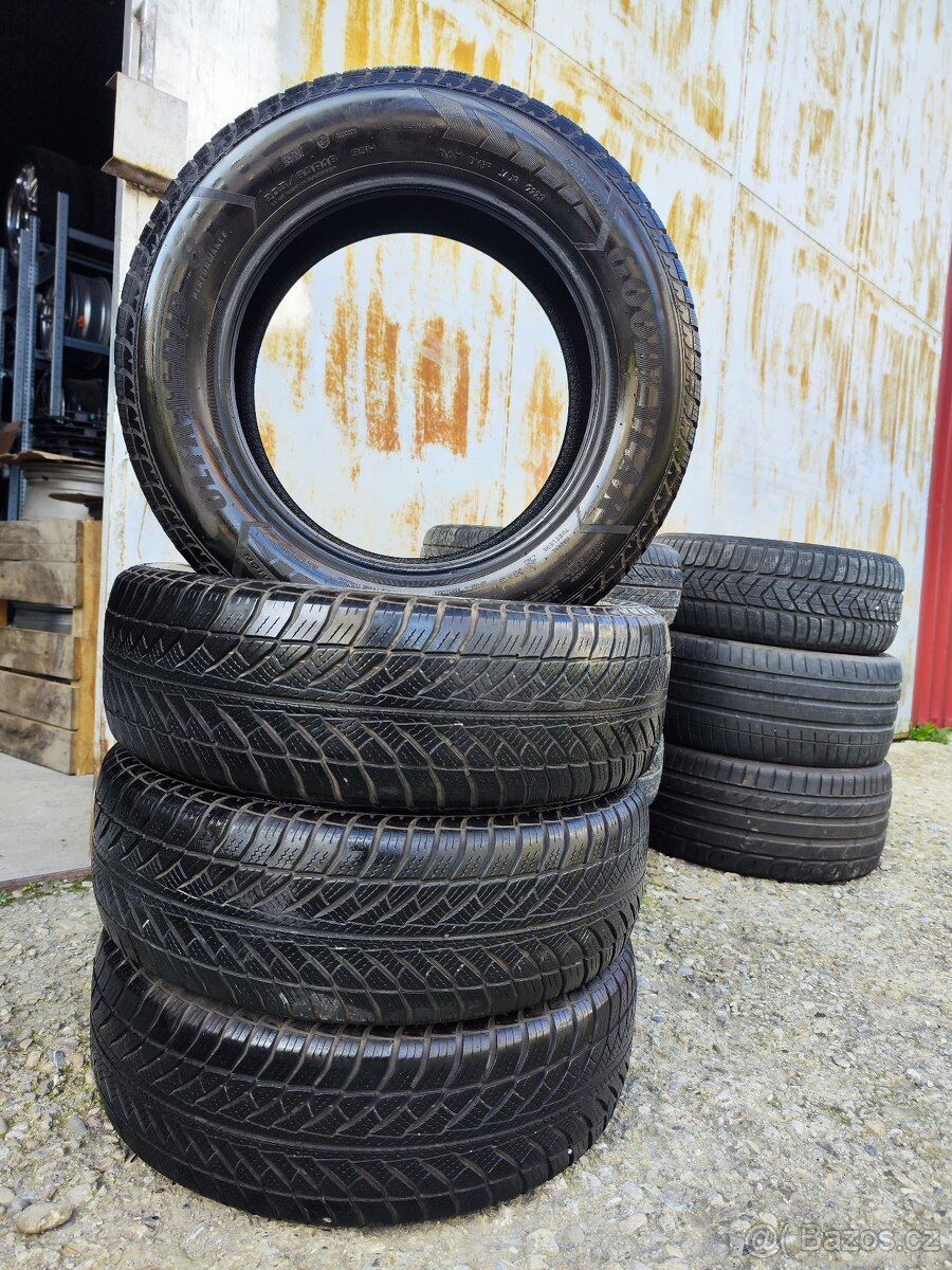 Zimní pneu = GOODYEAR = 205/65 R16