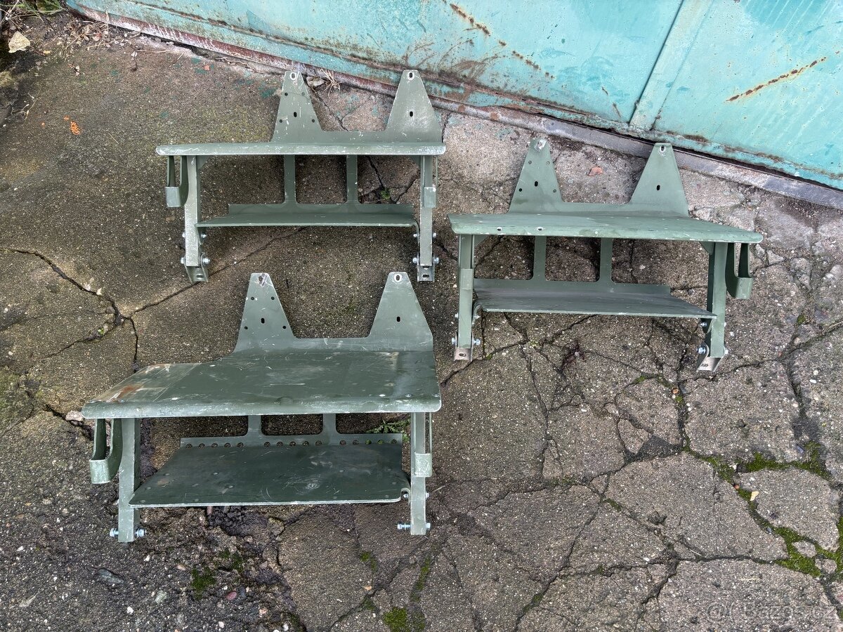 HMMWV držák vysílačky