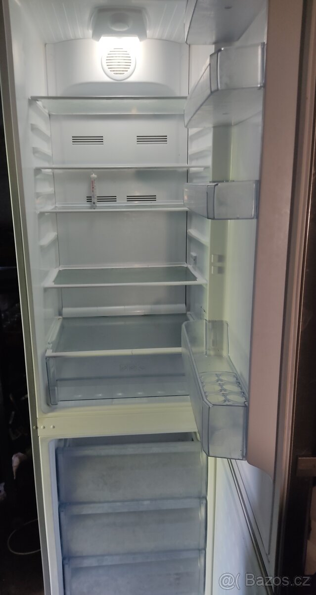 lednice s mrazákem Beko,200x60cm.