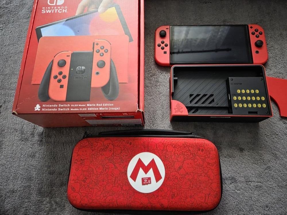 Nintendo Switch Oled Mario Edition + SD karta + C. pouzdro