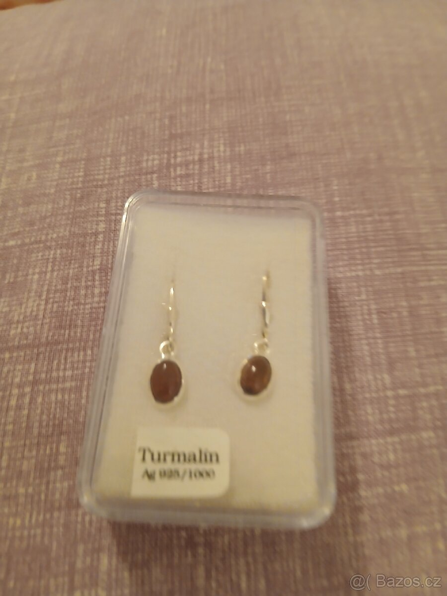 Prirodni turmalin