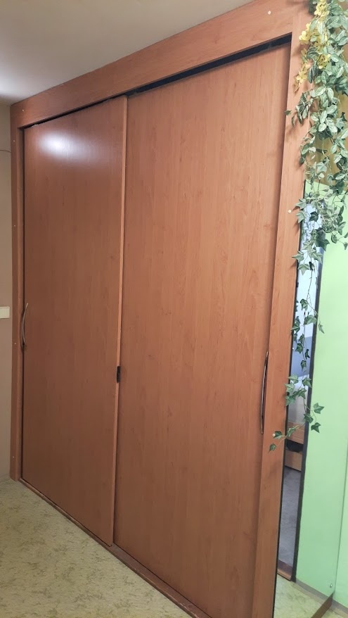 Vestavná skříň na chodbu