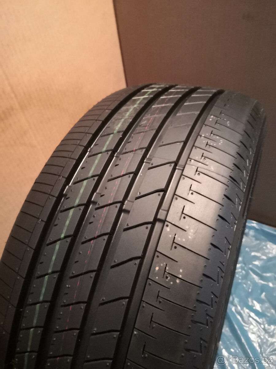 PNEU 215/45R18 LETNÍ