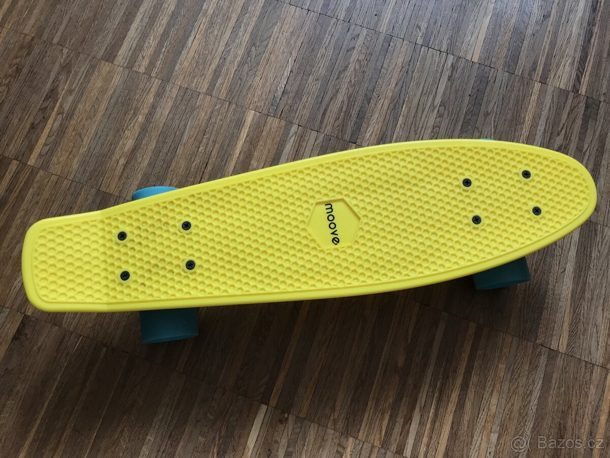 Nový pennyboard Moove, neonově žlutý s modrými kolečky