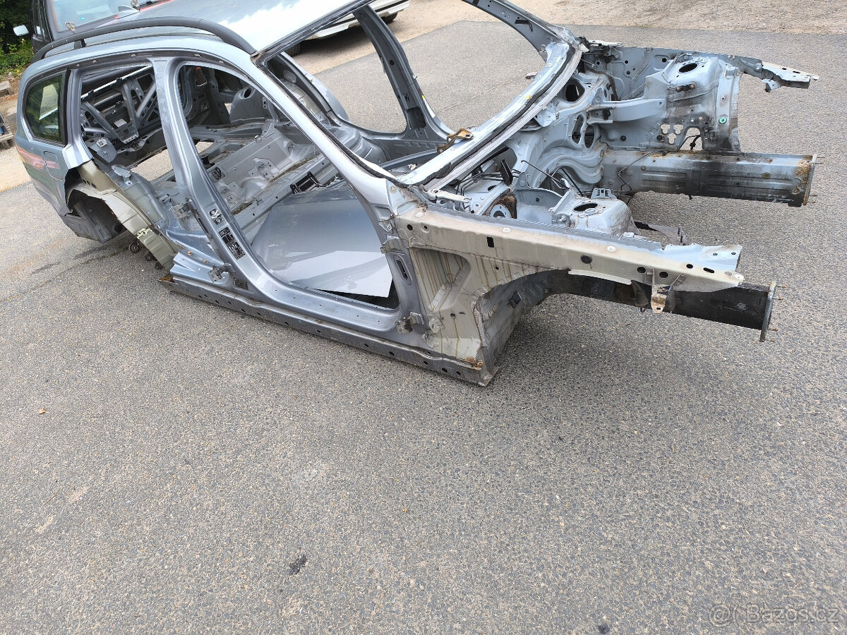 Bmw e91 výřezy z karoserie