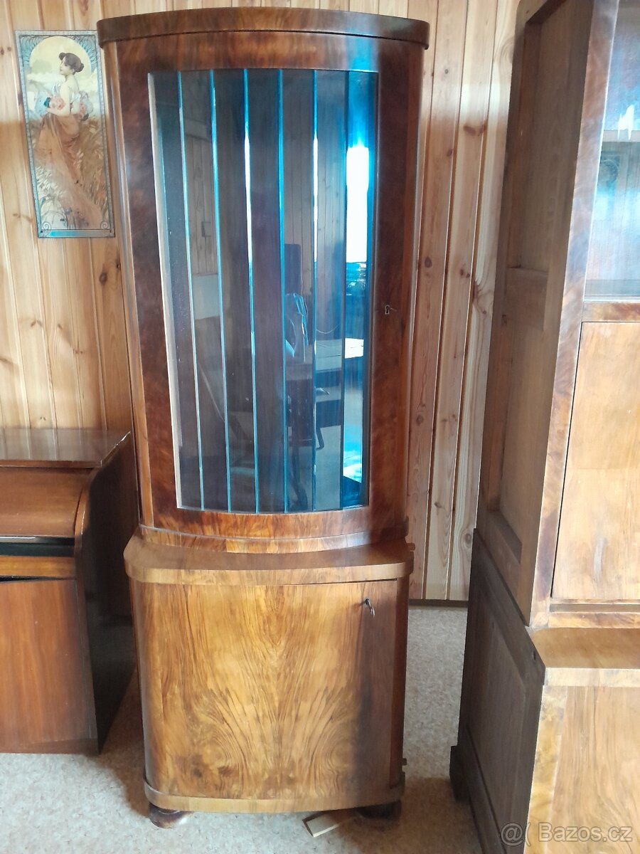 STAROŽITNÁ NÁBYTKOVÁ SESTAVA ART DECO z roku 1943