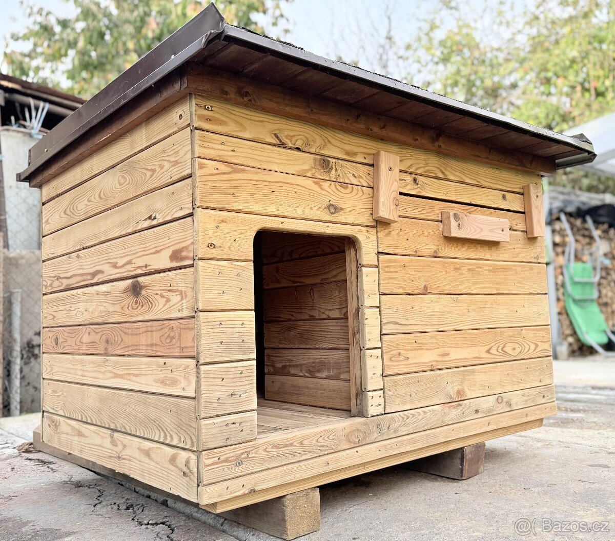 Zateplená bouda s předsíní pro psa