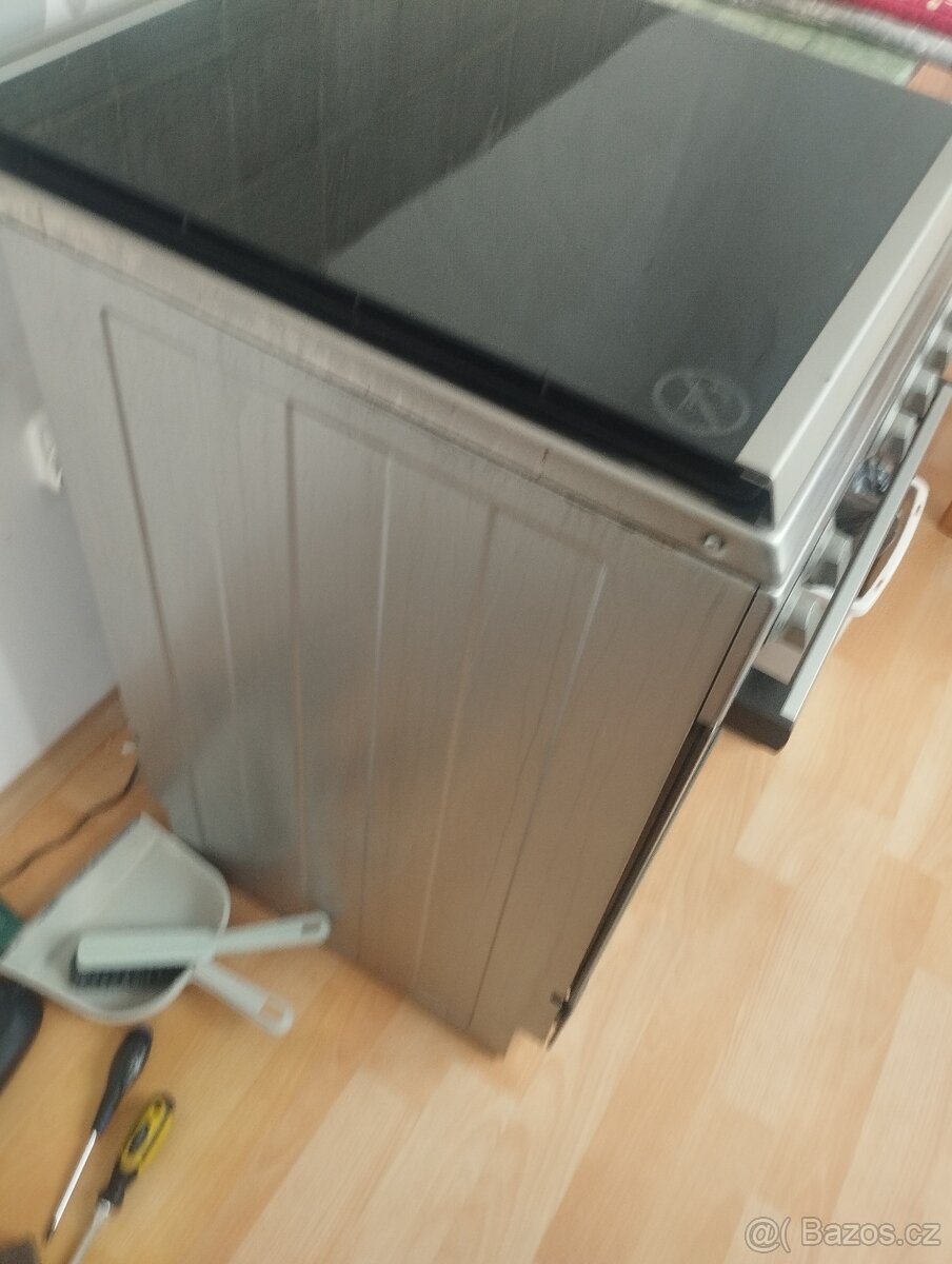 Prodám funkční sporák plyn elektřina