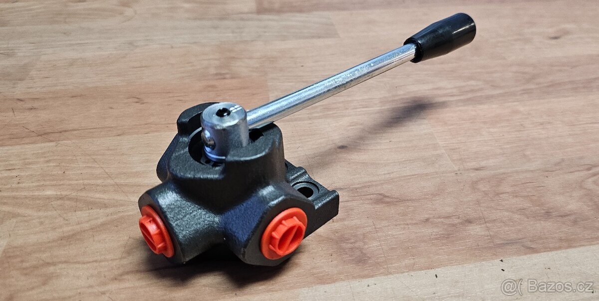 Manuální přepínací ventil / rozvaděč hydraulický G1/2