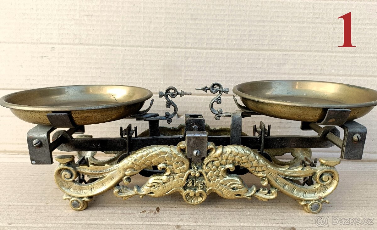 Starožitné rovnoramenné váhy s miskami