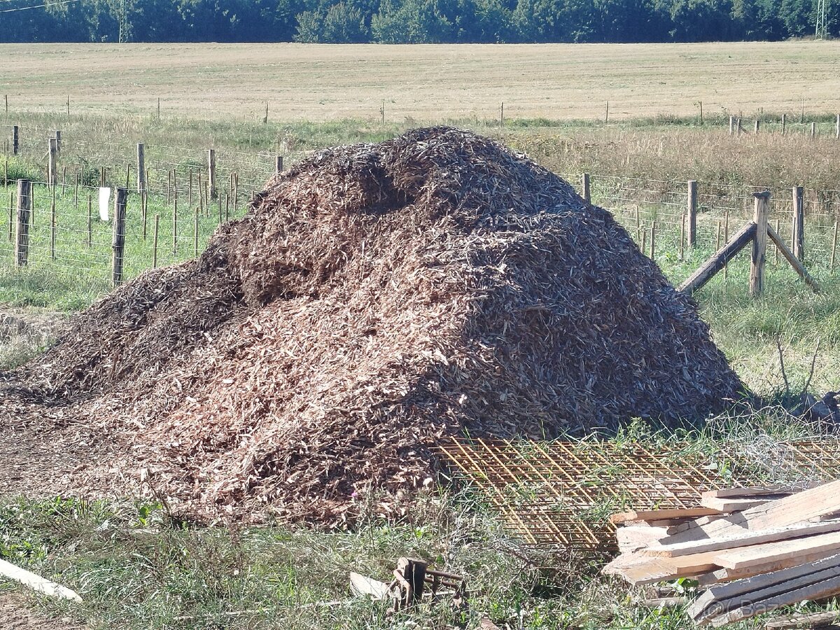 Štěpka na topení, nebo na zahradu.