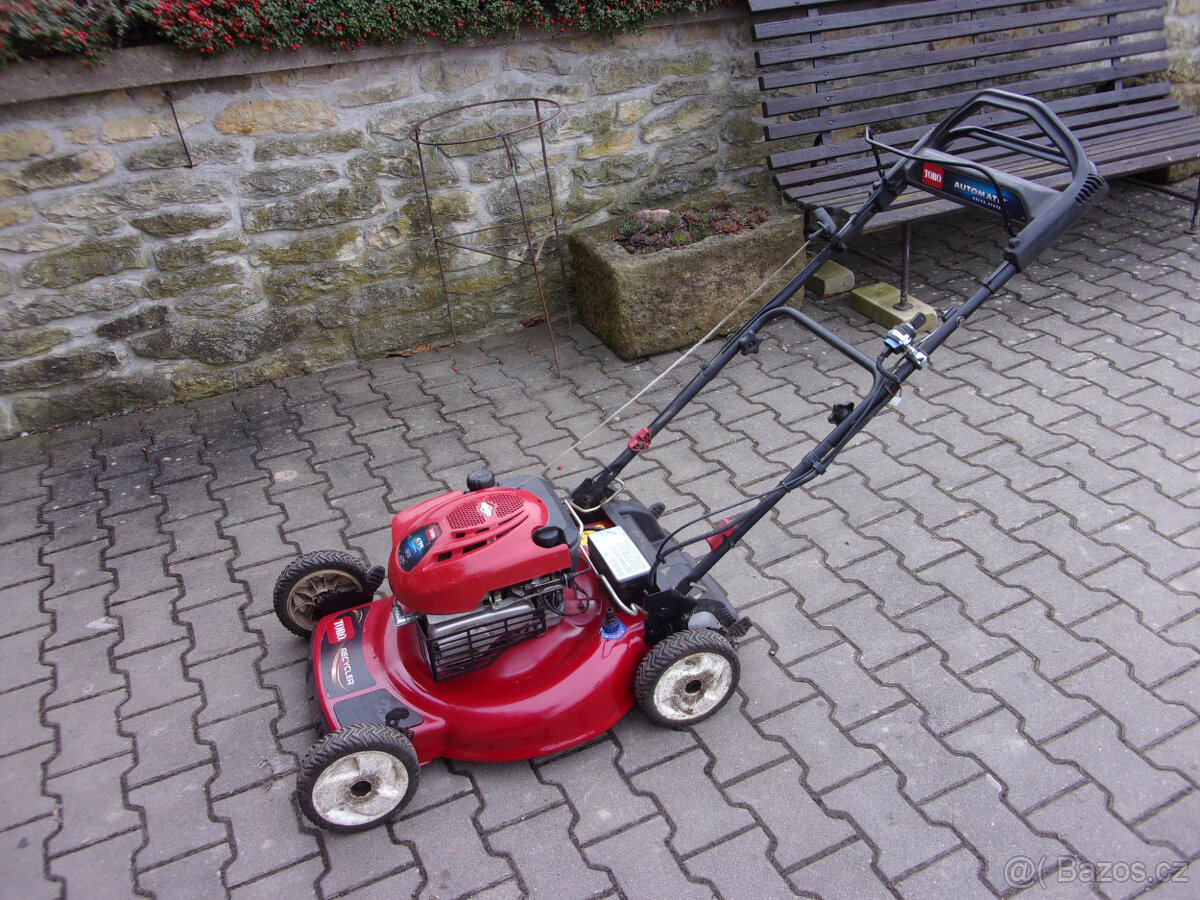 Benzínová sekačka s pojezdem