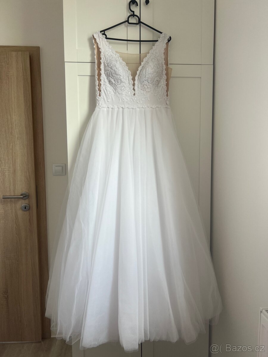 Svatební šaty M