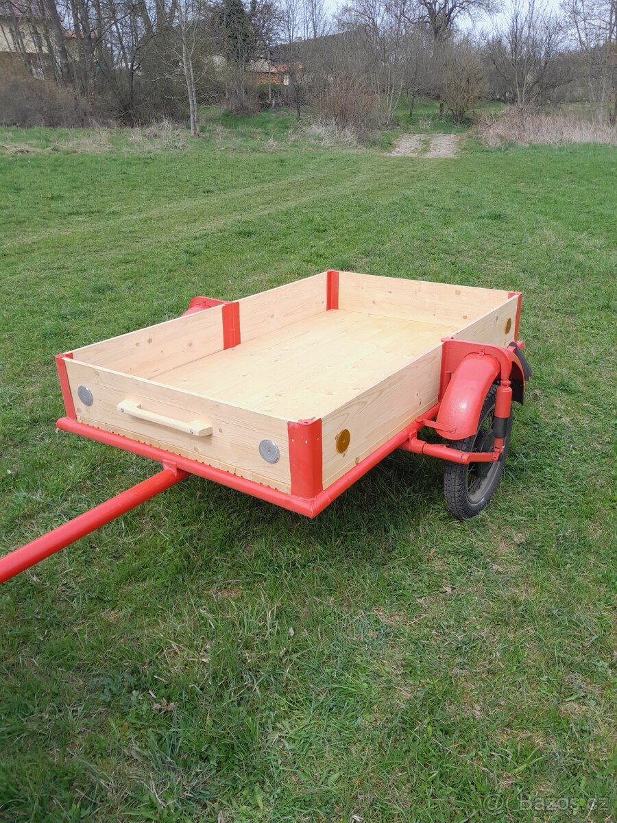 Přívěsný vozík