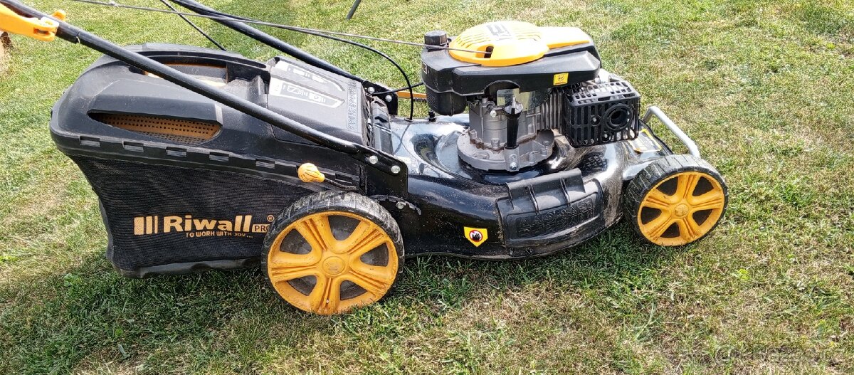 Benzínová sekačka Riwall Pro 53cm