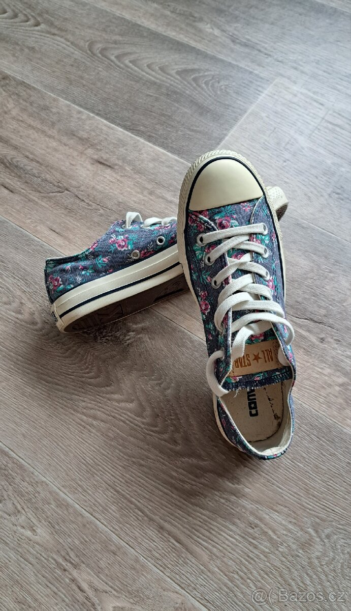 Hezké dámské tenisky Converse