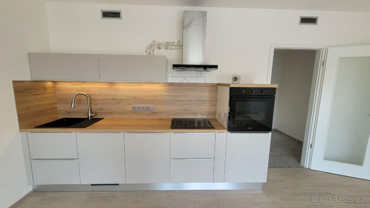 Pronájem bytu 1+kk 39 m (4. patro, výtah, balkon, garážové s
