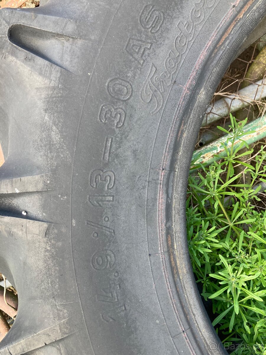 Pneu 14,9 R30
