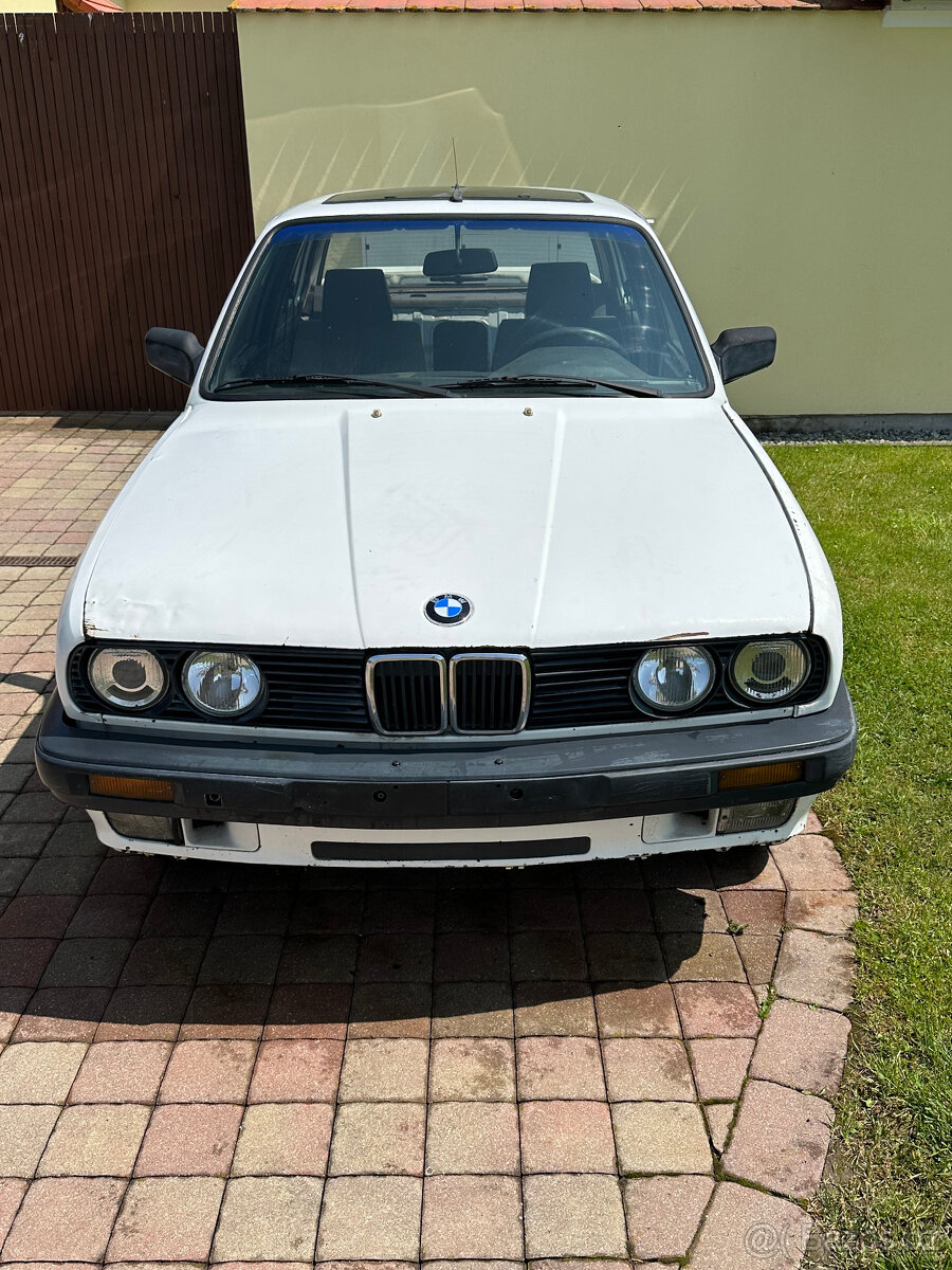 BMW 324d E30 plastak PRODEJ NÁHRÁDNÍ DÍLY