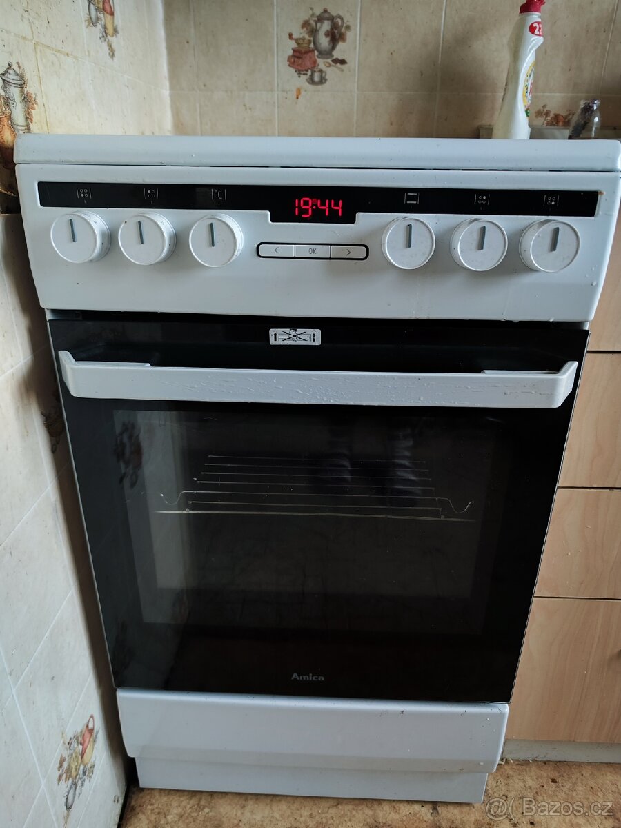 Sklokeramický sporák AMICA SHC 5874 W
