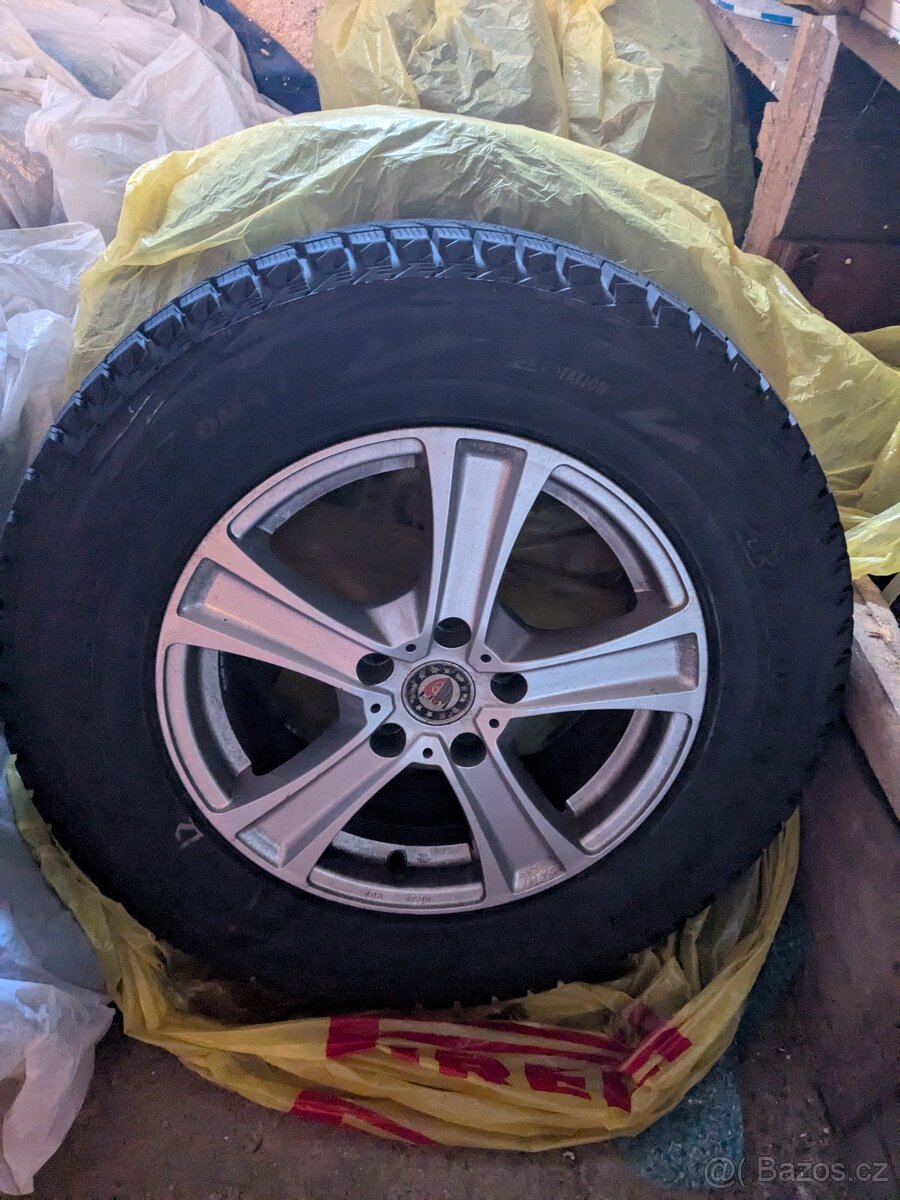 Zimní pneu 215/70 r16 s Alu disky