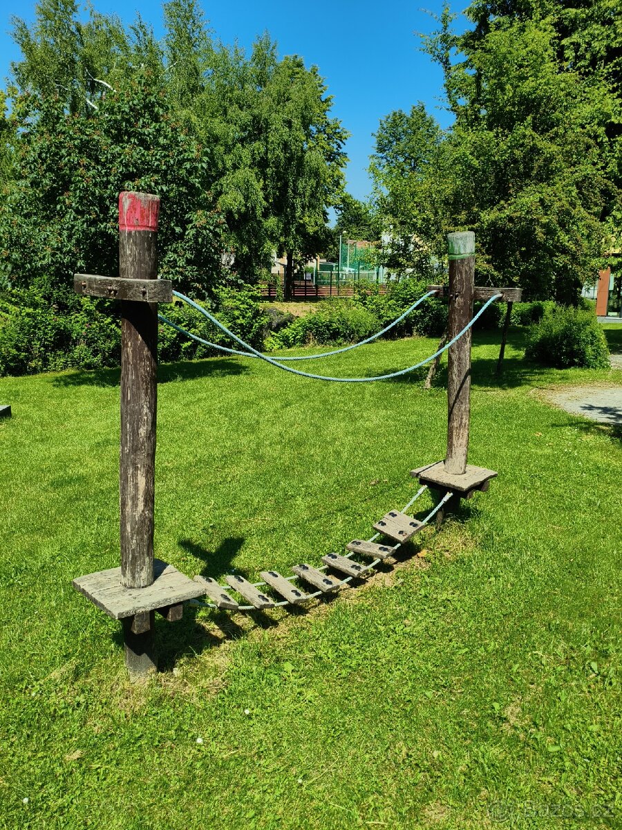 Dětská houpačka skluzavka prolézačka