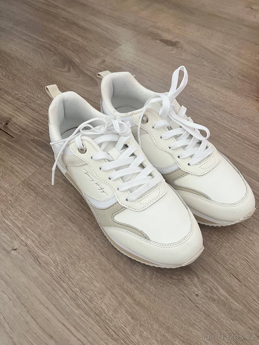 Kožené tenisky Tommy Hilfiger vel. 39