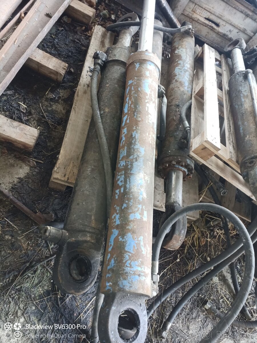 Hydraulické písty Fuchs 713,714.