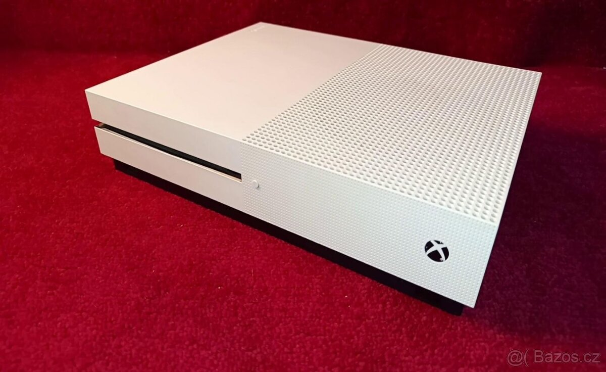 Xbox one S 512GB+ 2 ovladače