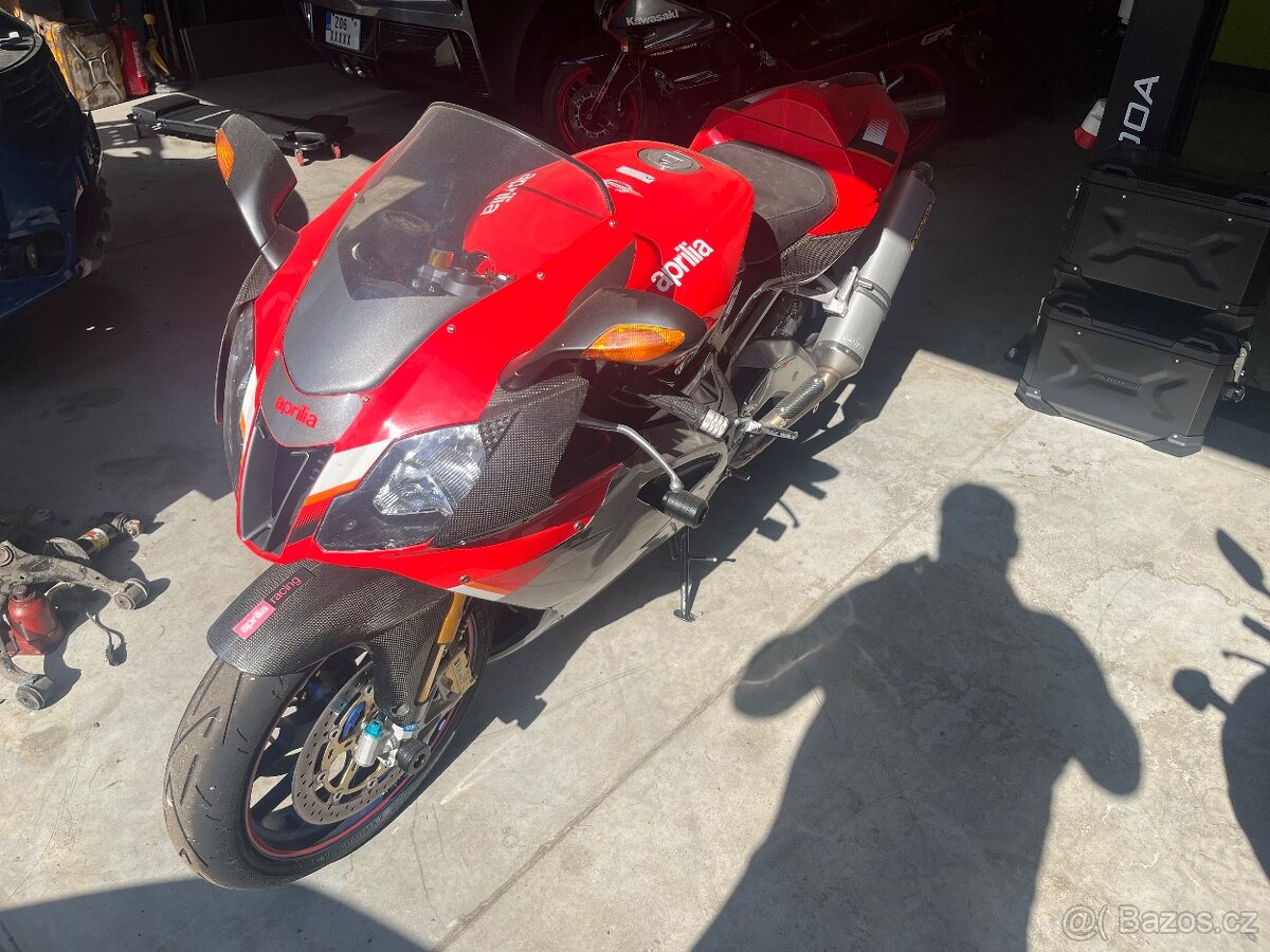 Aprilia RSV 1000 RR Factory Carbon rok 2006