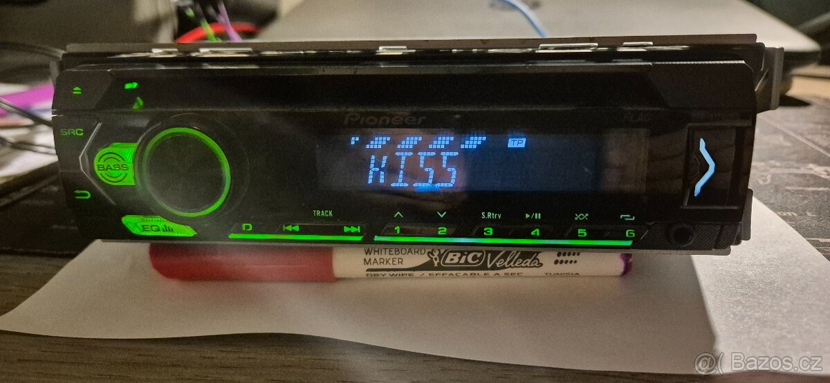 Autorádio s USB a CD Pioneer DEH-S120UBG. Posílám.