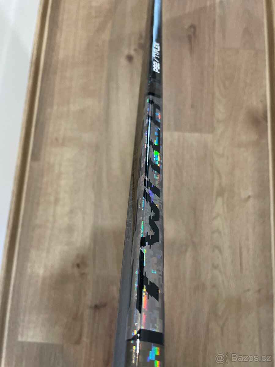 Hokejka Bauer TWITCH - 77 flex, P92 levá, černá custom