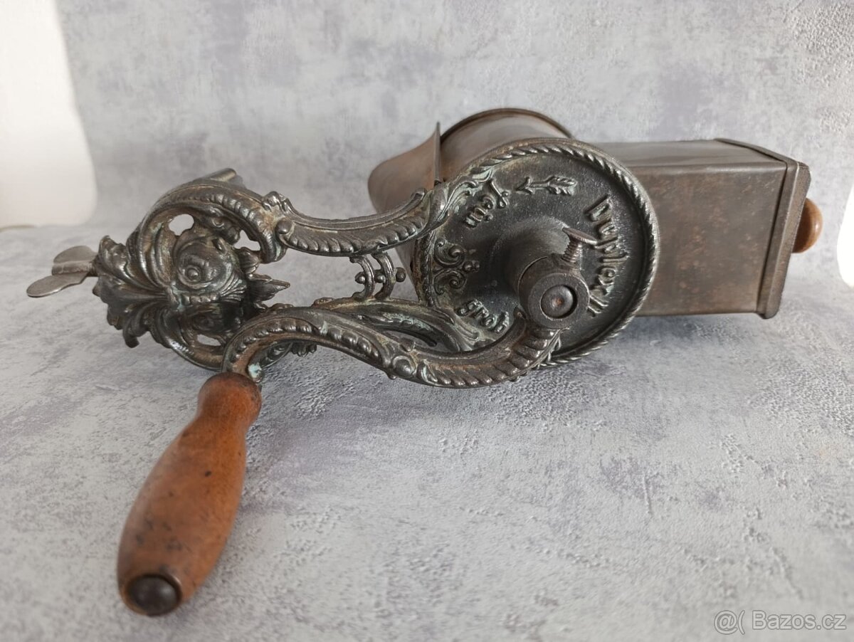 Velmi starý (cca 110-115let) krásný zdobený mlýnek DUPLEX