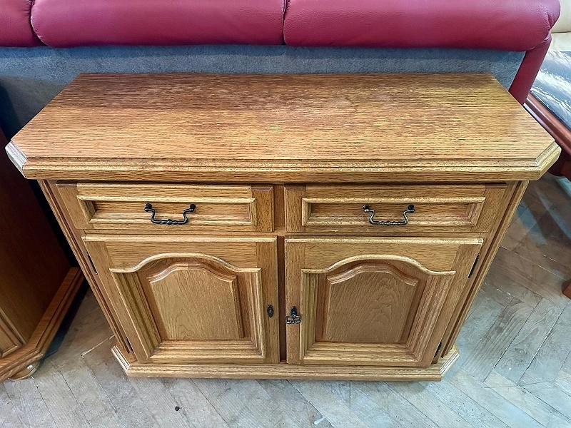 905 Komoda rustikální 2-řadá frézovaná masivní provedení