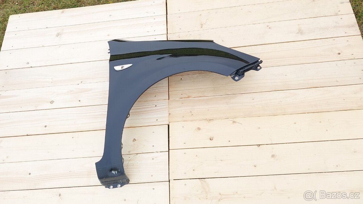 HYUNDAI i20 Blatník PP černý