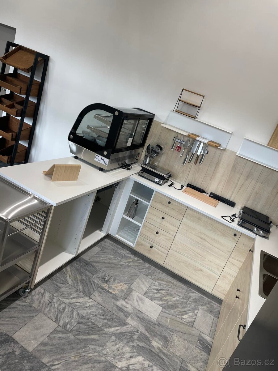 Přenechám pronájem rychlého občerstvení