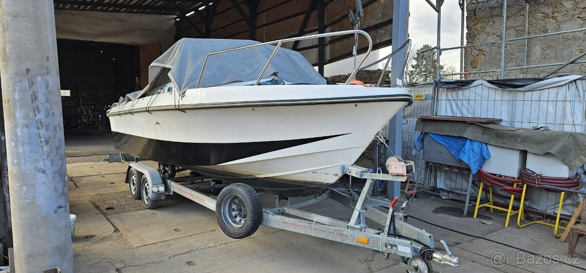 Kajutová loď  + vlek