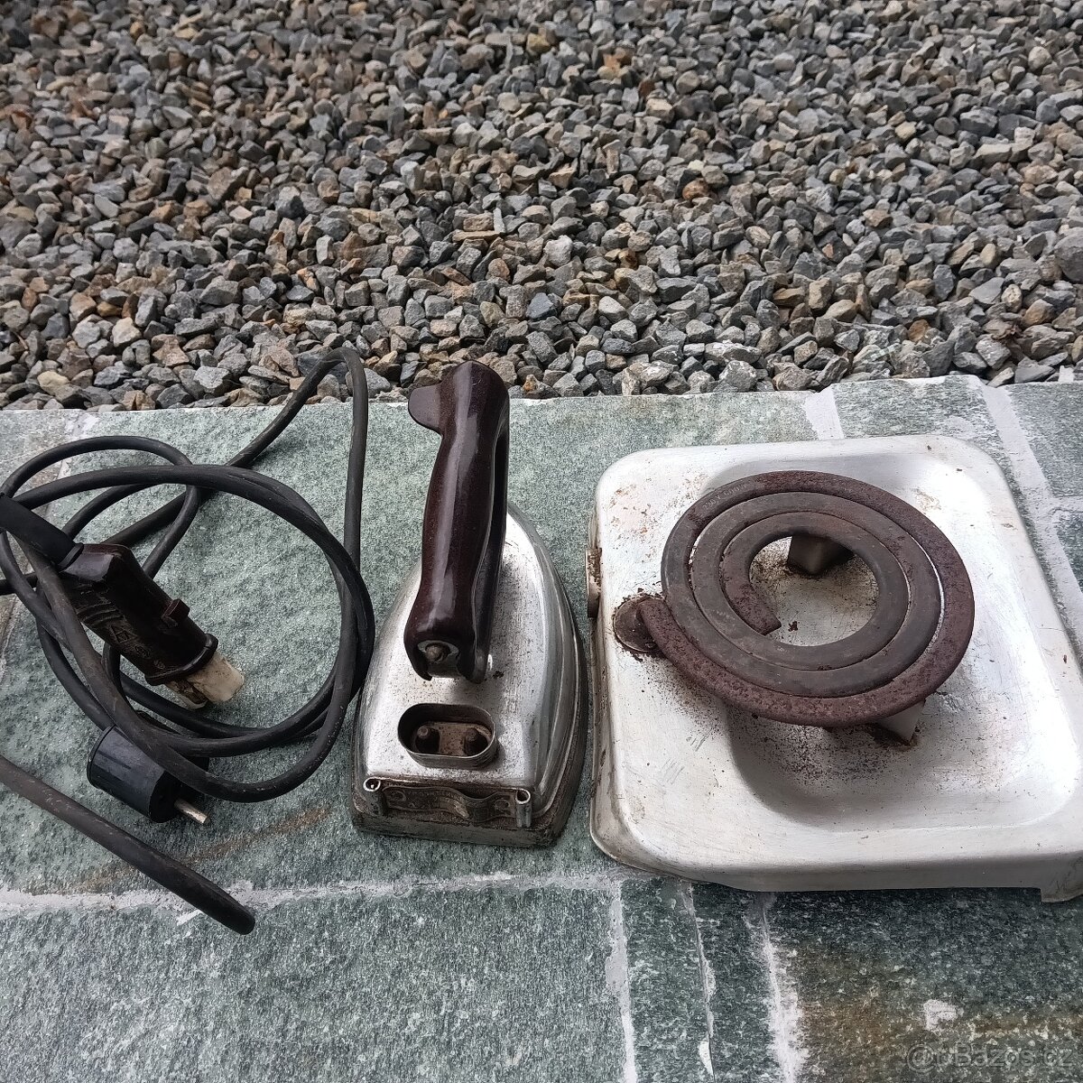 Žehlička a plotýnka