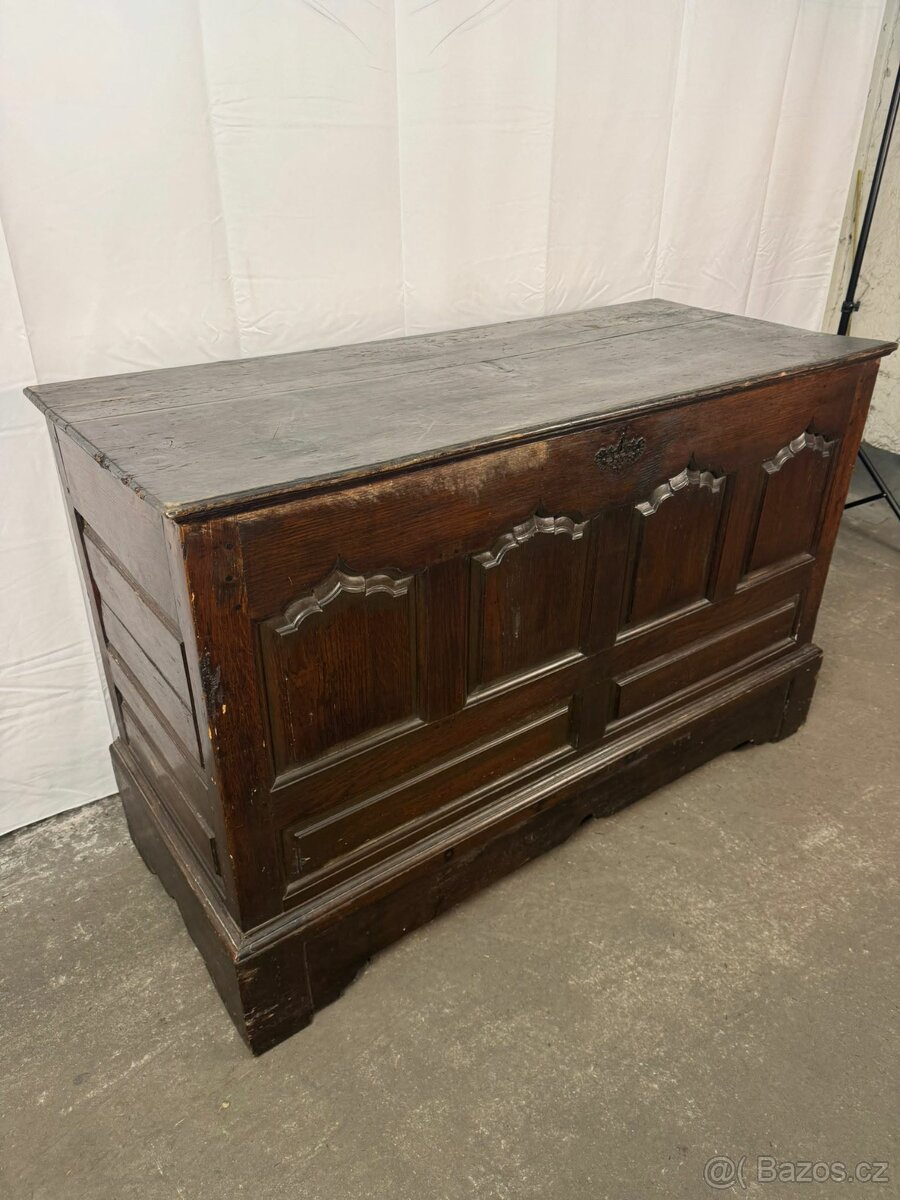 Historická truhla (138004)