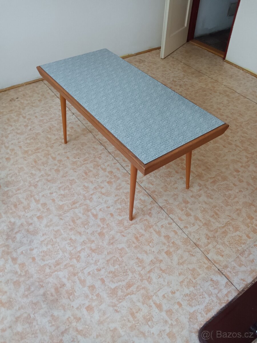 Konferenční stolek