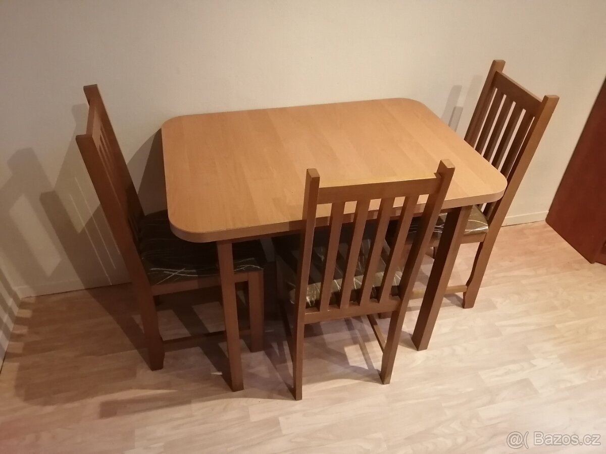Jídelní stůl + židle
