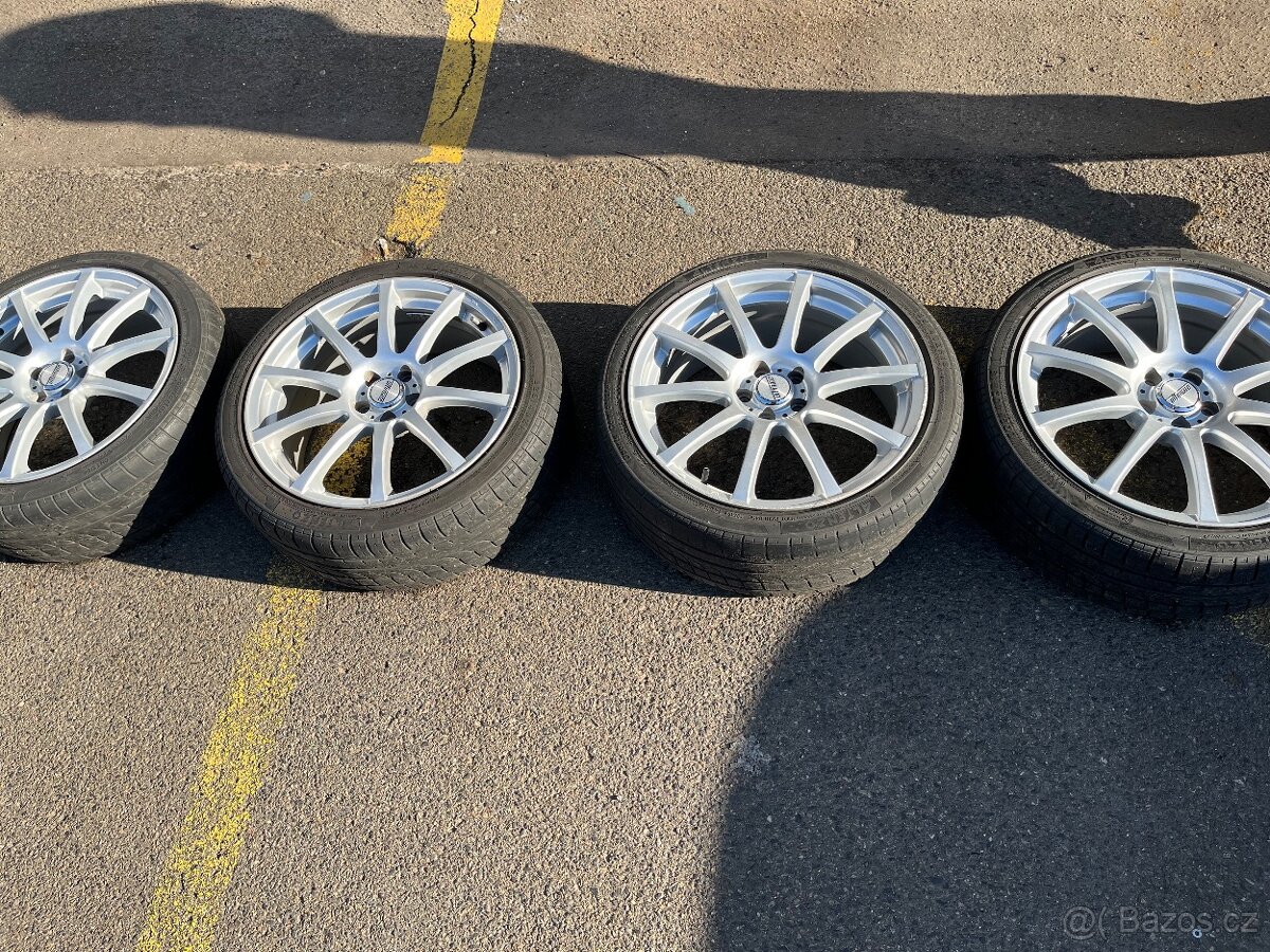 225/40 r18