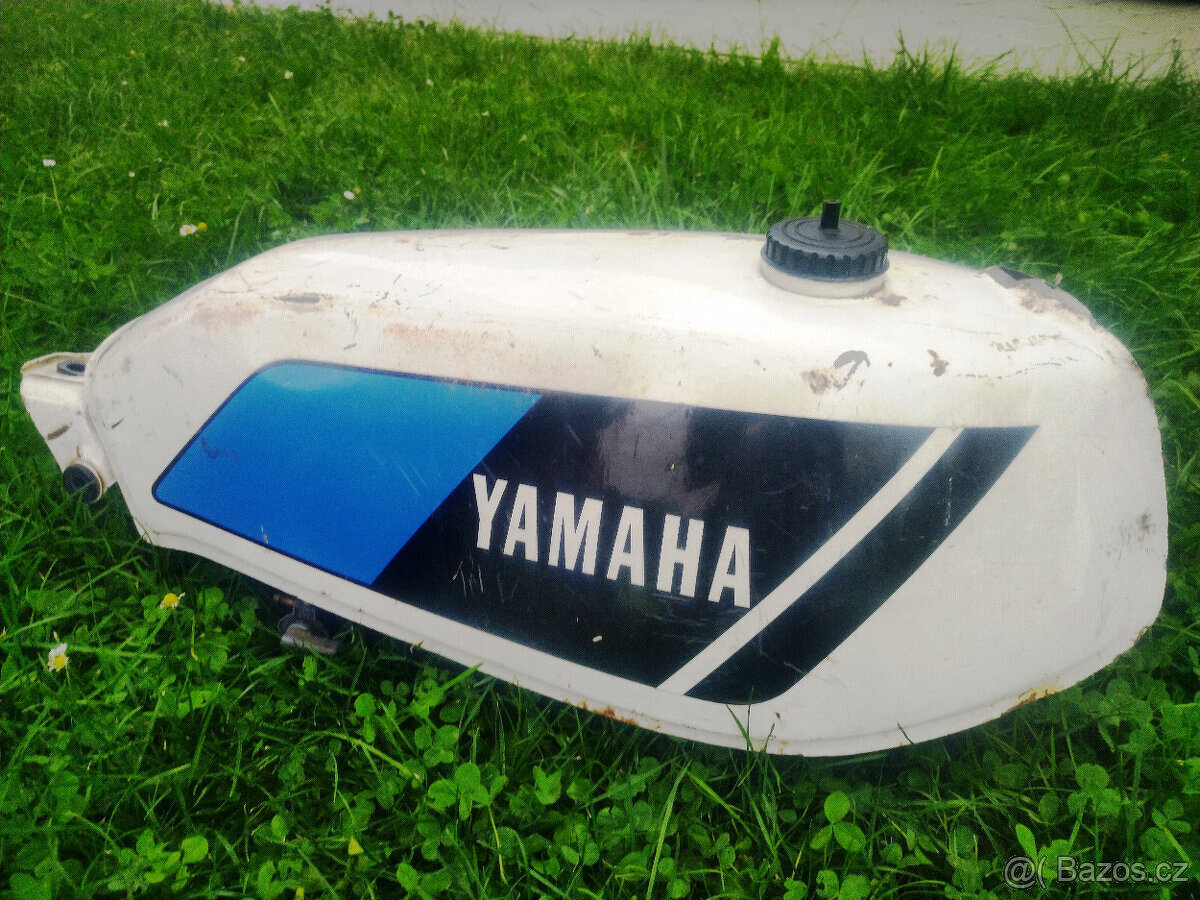 Nádrž Yamaha DT 250, Yamaha DT 400