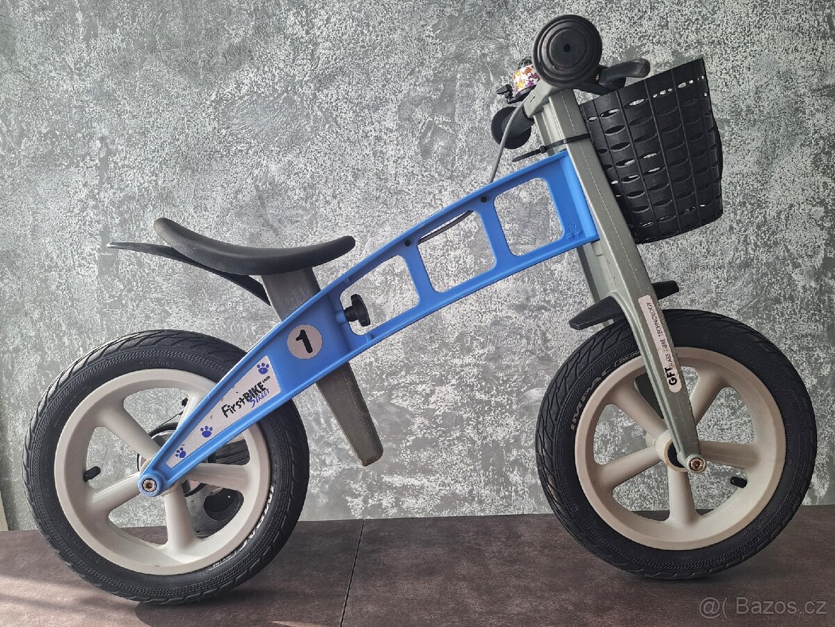 Dětské odrážedlo First Bike – modré, velmi dobrý stav