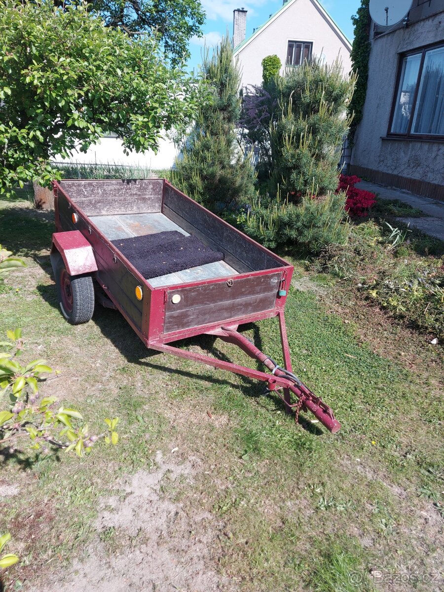 Vlek za osobní vozidlo